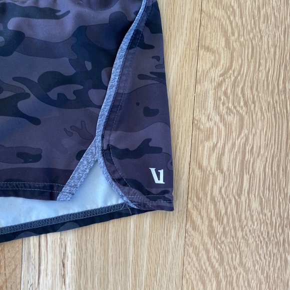 Vuori Clementine Short Black Camo - Picture 3 of 4